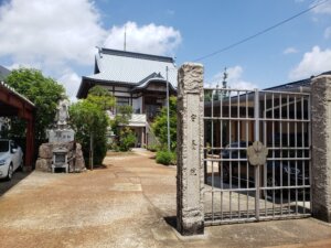 交通のご案内　安養院　正面